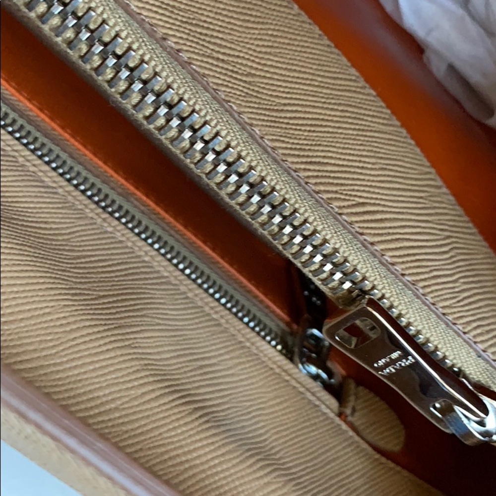 Prada handbags - Picture 6 of 7
